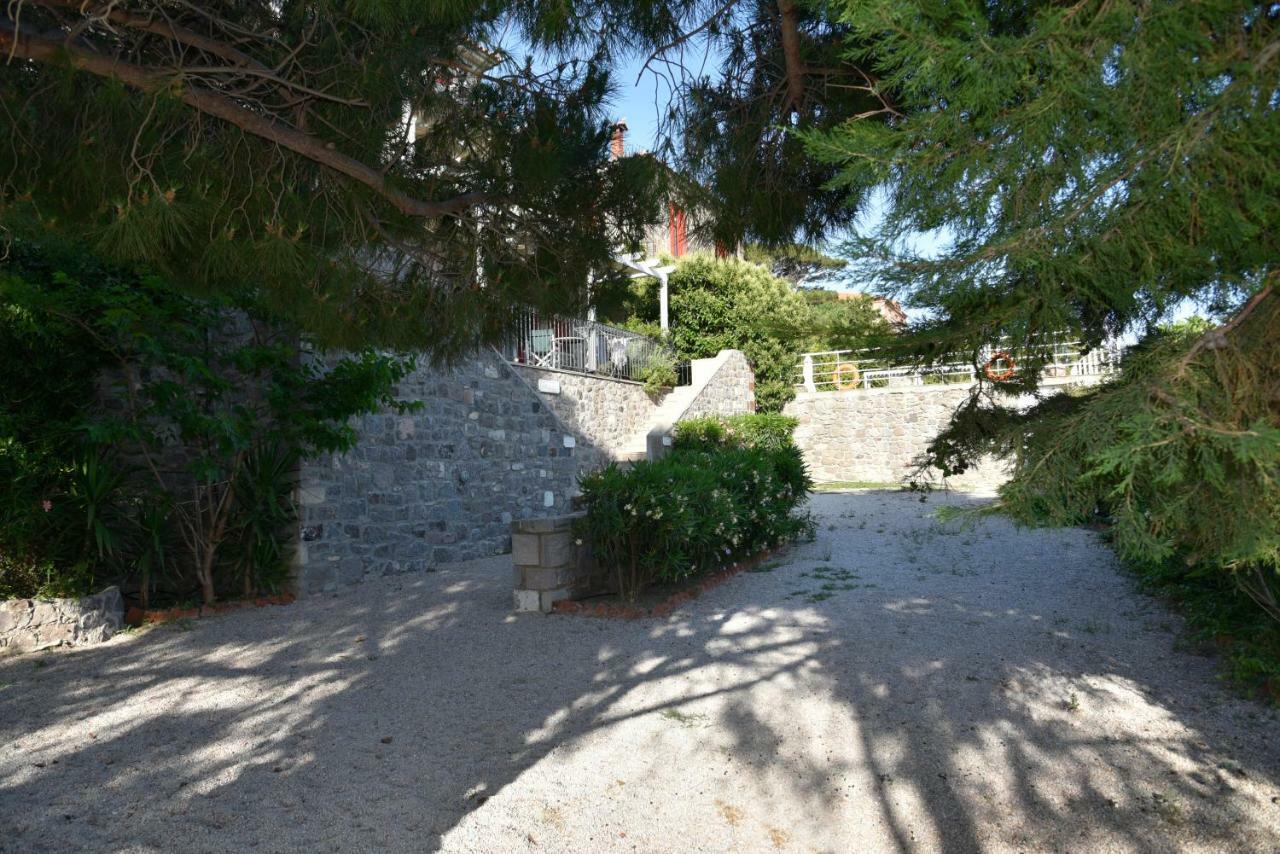 Heliades Maisonettes Mithimna Bagian luar foto